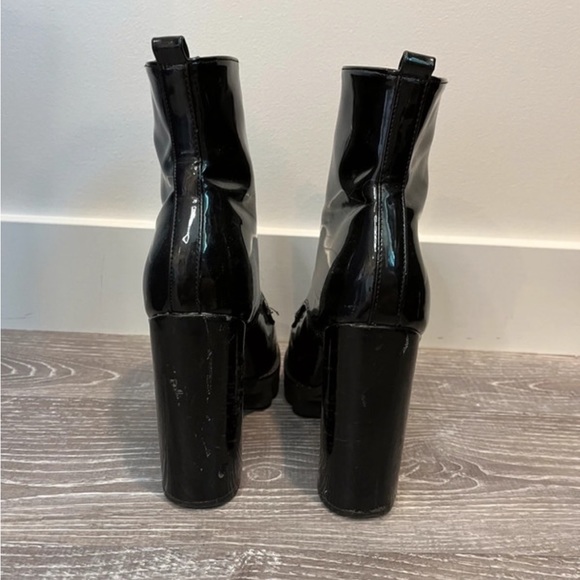 black patent leather heeled boots - Picture 4 of 5